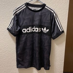 Adidas T-Shirt